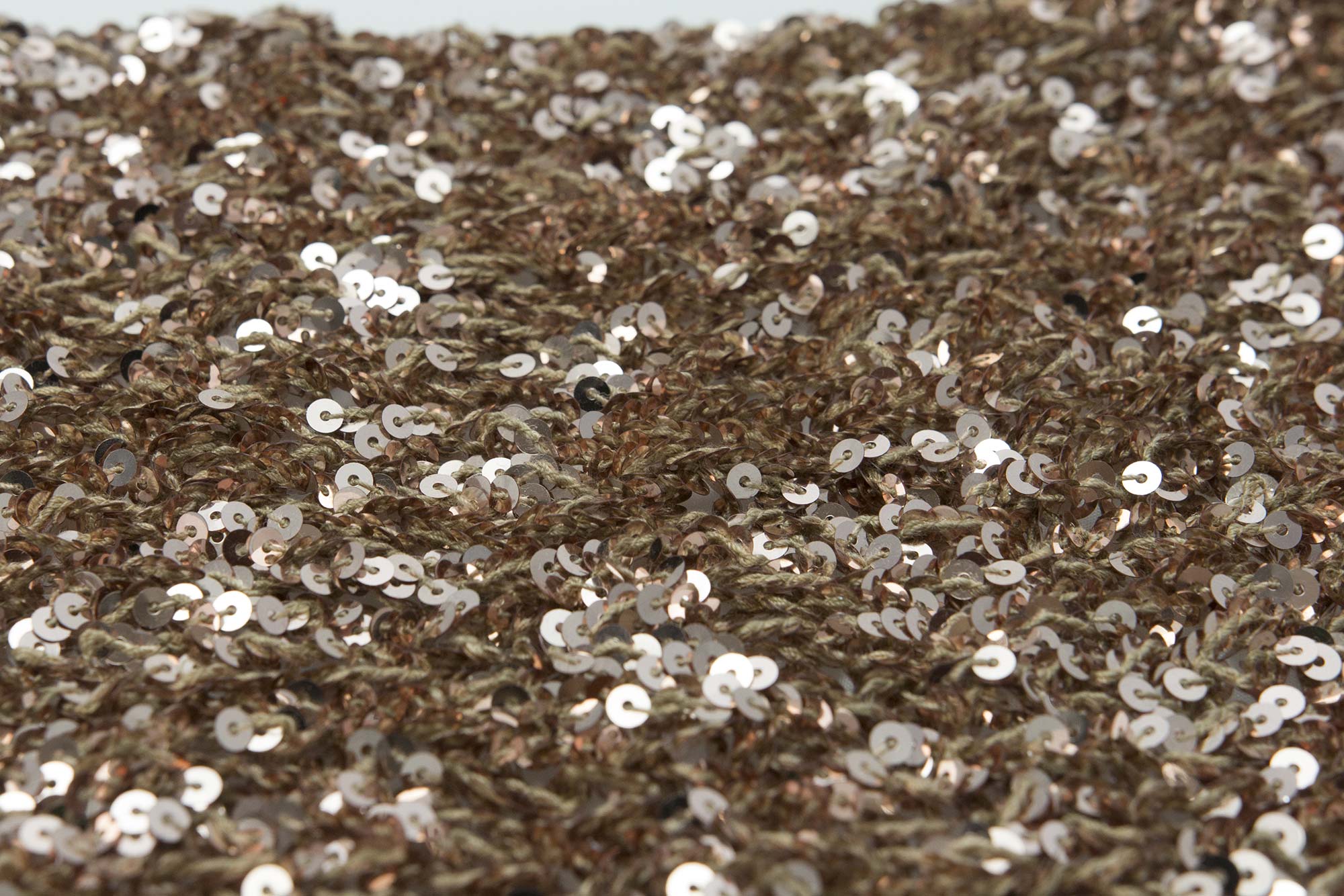 Tricot réalisé avec un fil de paillettes